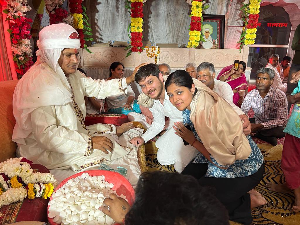 konark_IYC's tweet photo. Today took blessing from Acharya Swami Gopal Das Ji Maharaj at Dadu Mandir #DaduRam https://t.co/idVezcv8gZ