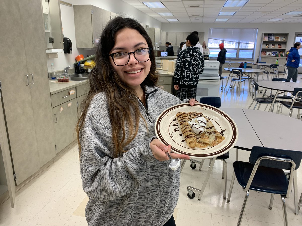 mrsgfacs's tweet photo. Food prep learned all about eggs this week! #cloudeggs #avocadoeggs #crepes https://t.co/Yc2CyWYtCQ