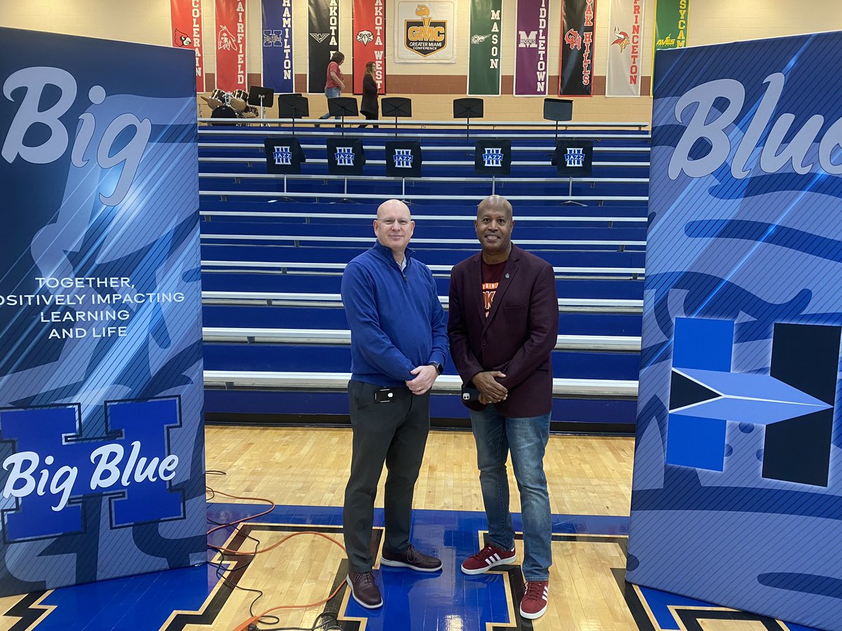 Two champions for education (@Hamilton_Supt &amp; <a href="/DrJhodge1906/">Dr. John W. Hodge (My views are my own).</a> ) brought the WHY today for our entire <a href="/Hamilton_CSD/">Hamilton City School District</a> staff!  Today is about sharing skill and finding ways to BE THE ONE!  #HCSDShowcase #BigBlueOnTheMove