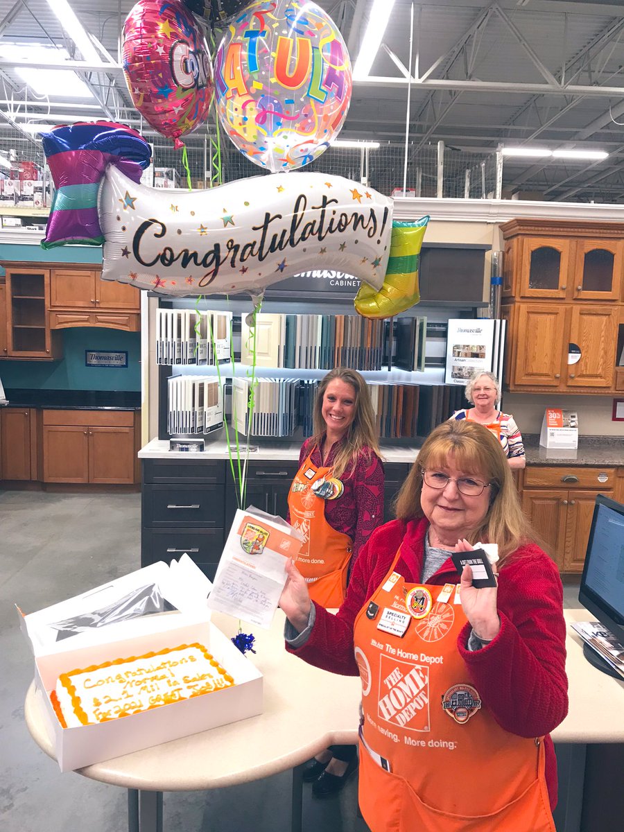 Let’s take a moment to recognize Mrs. Norma out of Clayton HD #8412 for being the #1 kitchen designer in the Mighty Midsouth Region!!! 👏 Norma obliterated the competition and sold over $2.3 million for 2021!! AMAZING JOB 🏆 @cole91960676 @homedepot8412 @AmiRumsey @Shanda668