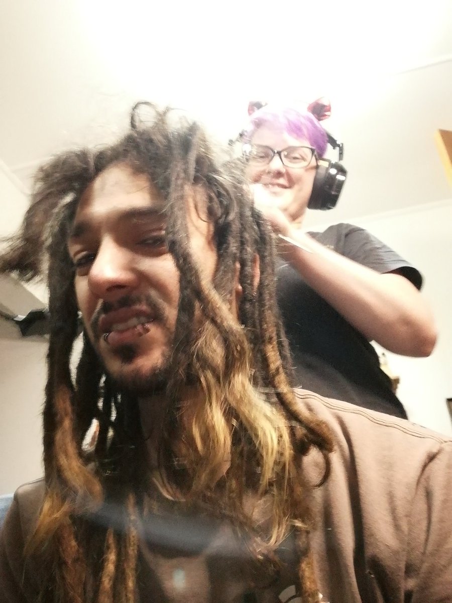 MattyMyst's tweet image. POV: My Face as @Kotze85 does dread maintenance live on her Twitch Channel.

twitch.tv/playful_poltrix

#kindnessispunk #twitchaffiliate #pierced #blackouttattoo #catdad