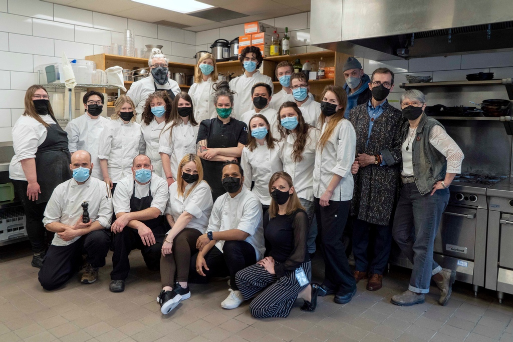 StratfordChef's tweet photo. In our Weekly Update:
-Congrats Class of 2022
-Summer 16 Week Diploma Program
-Spring-Summer Open Kitchen public cooking class schedule is up now!

Read on the blog:
https://t.co/wkPyideQiO

#stratfordchef #stratfordchefsschool #scsopenkitchen #lovestratford #cooking https://t.co/INVPmpSZ0E