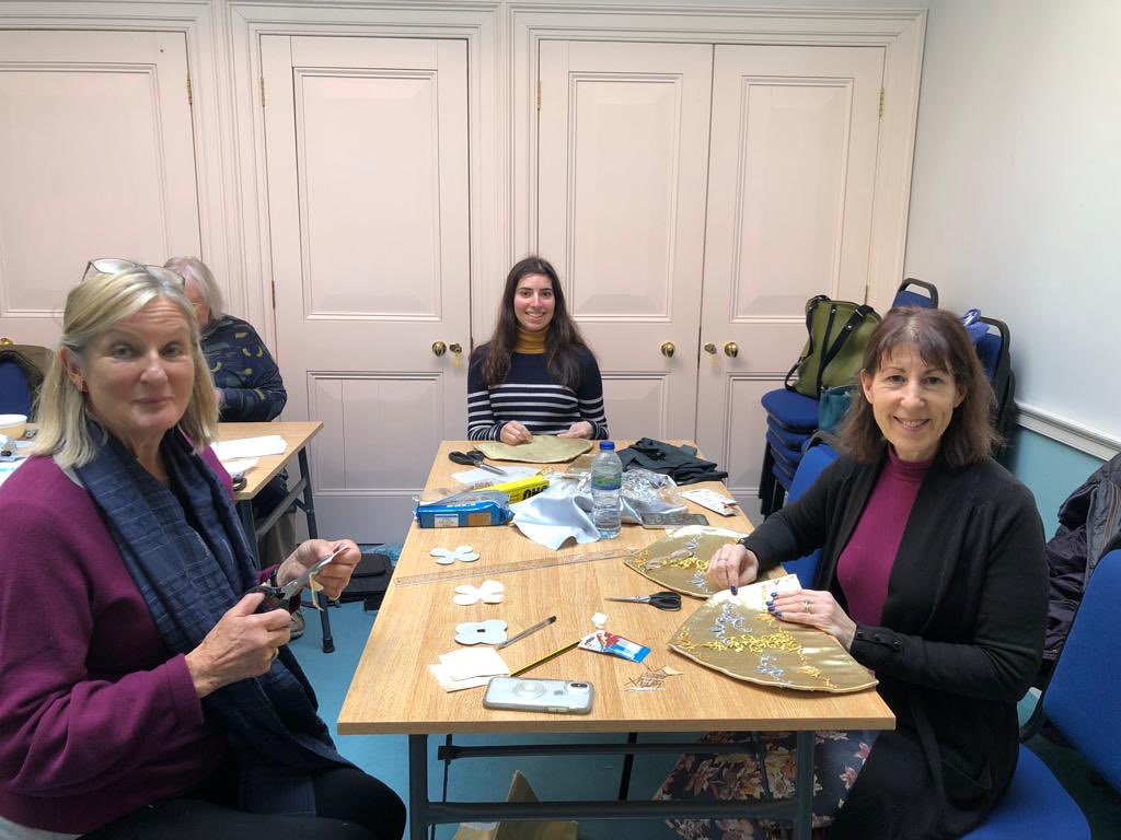 ForBecket's tweet photo. First sewers Thurs session at St James's Garlickhythe! Costumes incoming…

#thecityoflondon #drama #great12 #Becketpageantforlondon #music #craftfair #london #londonevents #londoncity #londonlife #whatsoninlondon https://t.co/AQVz1vXTx1
