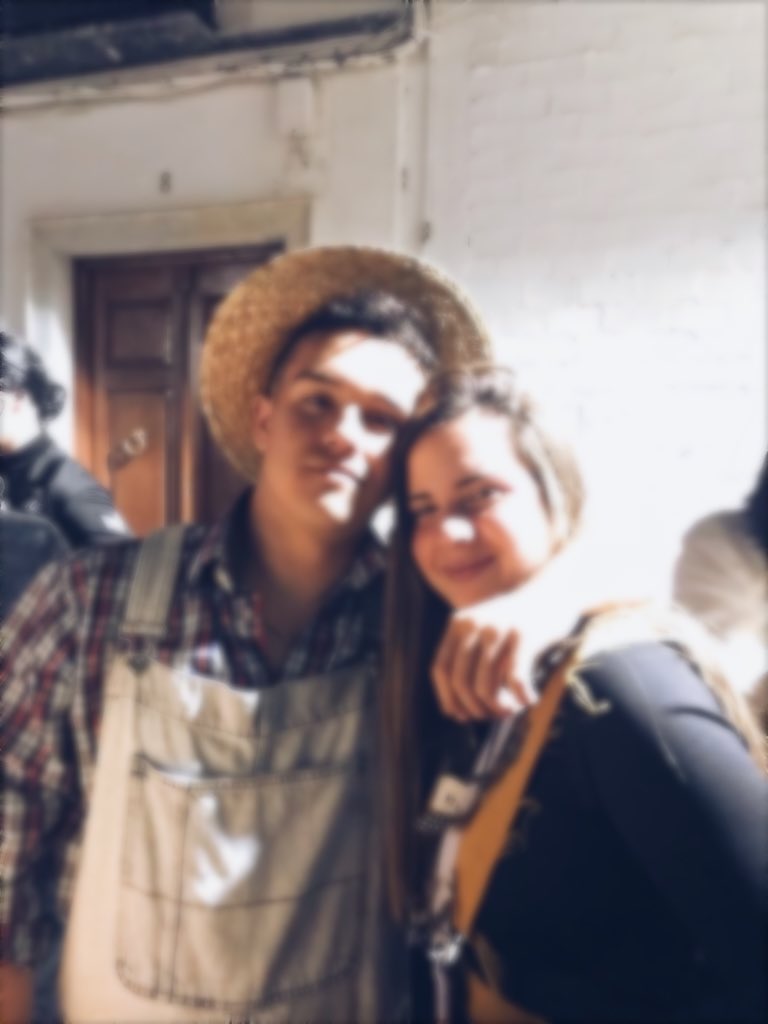 Me encanta la foto porque no puedo tener mas suerte de tenerlo como amigo 💙