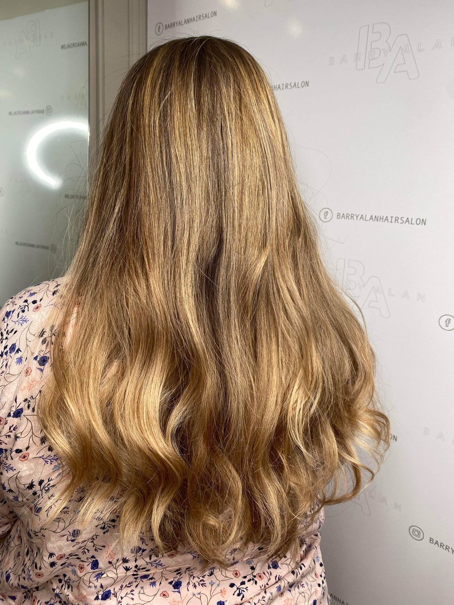 Beautiful Colour transformation by <a href="/hair/">Hair Hacks</a>.by.leah19 with this half head of highlights. What a difference 🤩 Swipe for Before ❤️ #highlights #naturallook #goldentones #blondehighlights #norwichhair #norwichhairdressers #newhairnewyou #beautifulhair #healthyhair #wellahair #sassoon