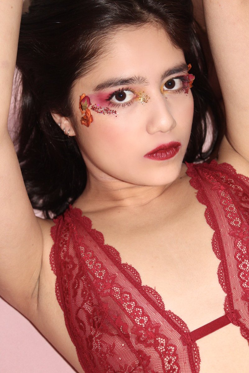 johanna_rtnv's tweet photo. Shoot 1/4 🧡 #makeup #makeupartist #mua #muaparis #euphoriamakeup #euphoria #euphoriavibes #model #modelparis #shooting #shoot #boudoirphoto #eyesmakeup #photography #photo https://t.co/AFn0jT4O3p