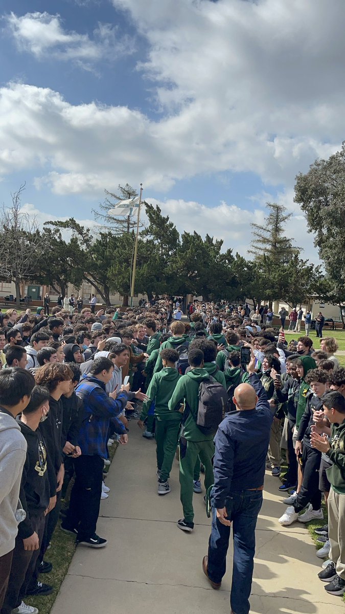 DamienSports's tweet photo. What a great send off for our basketball team! We are on the way to Golden 1.  Thank you Spartans! @DamienBasketba1 @damienspartans #withourshieldoronit https://t.co/XHadVoPD1T
