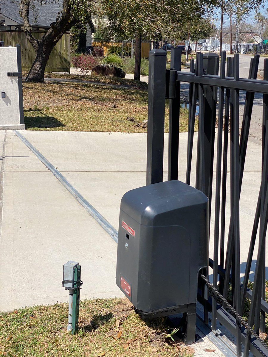 TBG__Co's tweet photo. Gate opener installation in Houston, TX #garagedoors #gateopeners #houstontx #springtx #portertx #tbgdoors https://t.co/FnHb4HCBhO