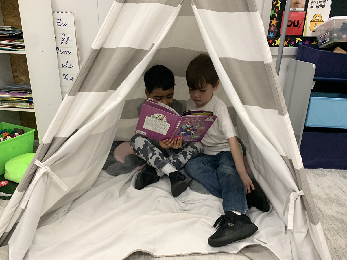 shellhaze's tweet photo. Nothing better than reading a Dr Seuss book in a tent ❤️. #LovetoRead #lovemyjob @claremont_elem @mrjamesfrye @KTLunz https://t.co/6xJ8HsY9Qo