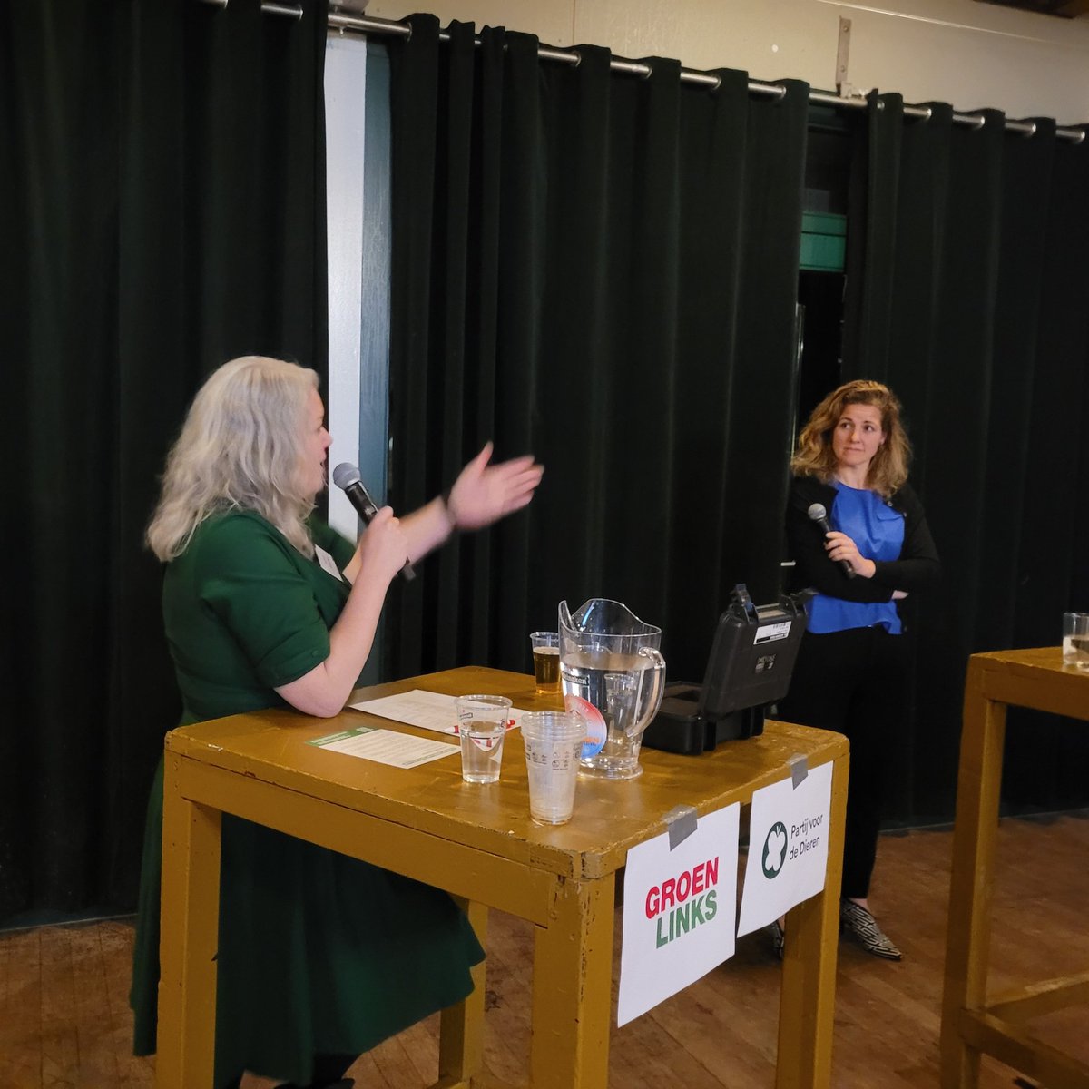 KIESLIES's tweet photo. Vanavond voor een volle zaal met studenten in debat op uitnodiging van RSC/RVSV.
Zojuist heb ik gepleit voor een stem op @MinaMorkoc, @lsvlieger of @SigridOosterw zodat studenten straks ook daadwerkelijk vertegenwoordigd zijn in onze gemeenteraad! 💪💚✏️
#StemJong #StemGroenLinks https://t.co/6Tdj7NB4To