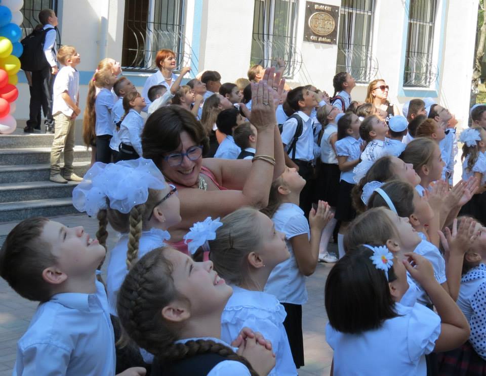 The ORT Lyceum B. Z. Herzl school in Kishinev has opened its doors and hearts to those who have fled Ukraine. There are over 100,000 refugees who have crossed the border and require assistance. 
Read more: ortamerica.org/moldova-welcom…
#ORT #ORTAmerica #ORTUkraine #ORTMoldova