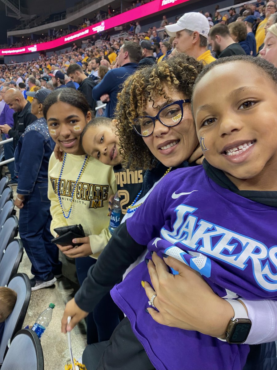 raceralumni's tweet photo. Congratulations to Delanda Byars ('06, '12) of Louisville, the winner of the 2022 OVC Tournament Racer swag basket! Delanda is pictured here in Evansville with her husband, Garner ('04), and family. Raise em' up right, Delanda! π€©ππππ #RaisingRacers #WeAreRacers #GoRacers https://t.co/8eG7UIP4RC