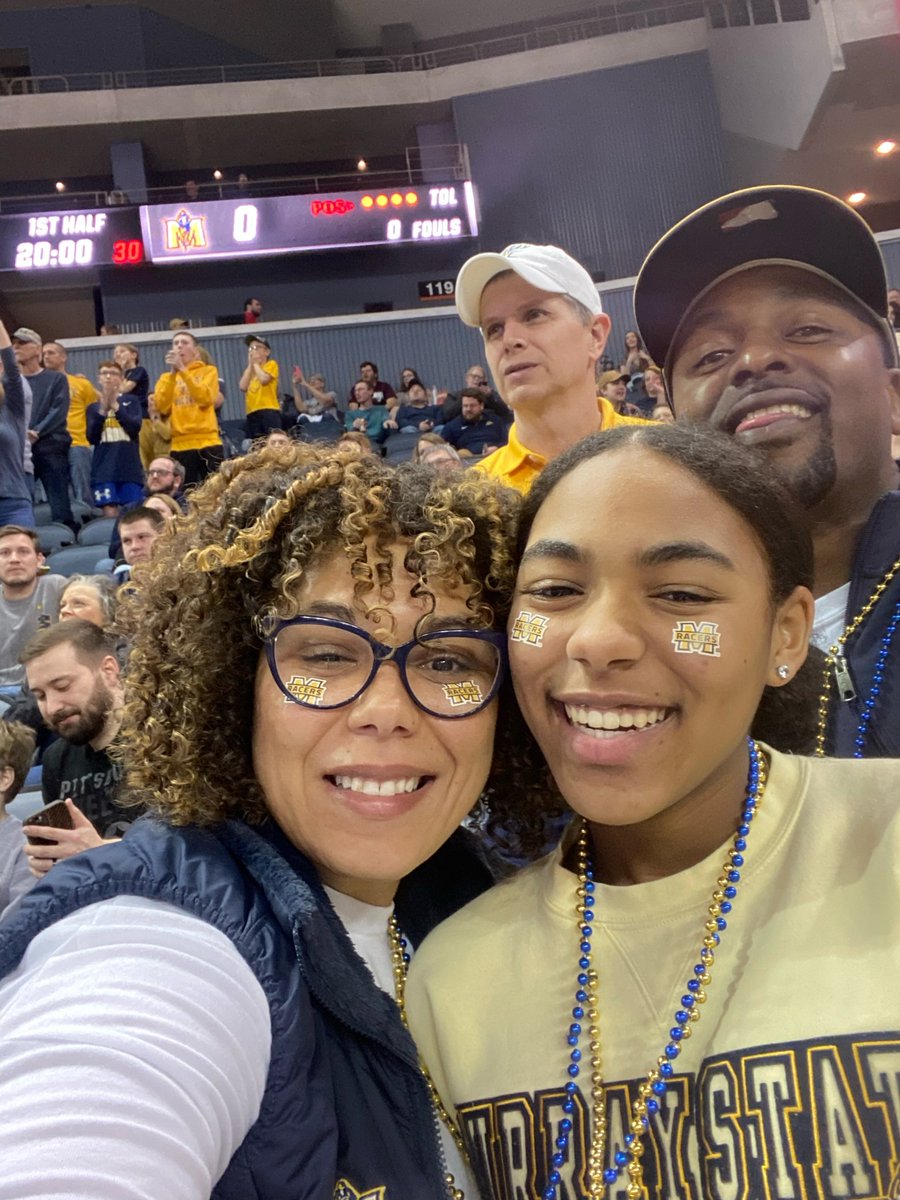 raceralumni's tweet photo. Congratulations to Delanda Byars ('06, '12) of Louisville, the winner of the 2022 OVC Tournament Racer swag basket! Delanda is pictured here in Evansville with her husband, Garner ('04), and family. Raise em' up right, Delanda! π€©ππππ #RaisingRacers #WeAreRacers #GoRacers https://t.co/8eG7UIP4RC