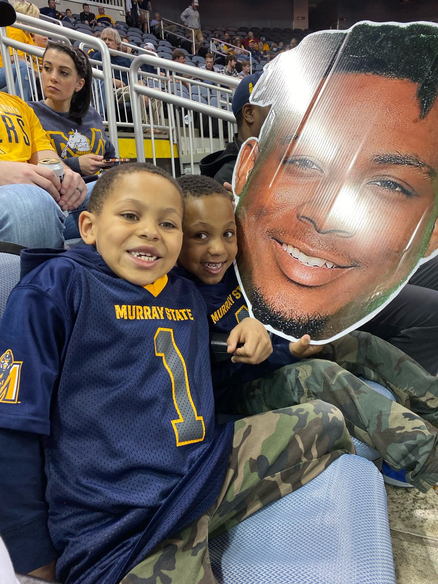 raceralumni's tweet photo. Congratulations to Delanda Byars ('06, '12) of Louisville, the winner of the 2022 OVC Tournament Racer swag basket! Delanda is pictured here in Evansville with her husband, Garner ('04), and family. Raise em' up right, Delanda! π€©ππππ #RaisingRacers #WeAreRacers #GoRacers https://t.co/8eG7UIP4RC