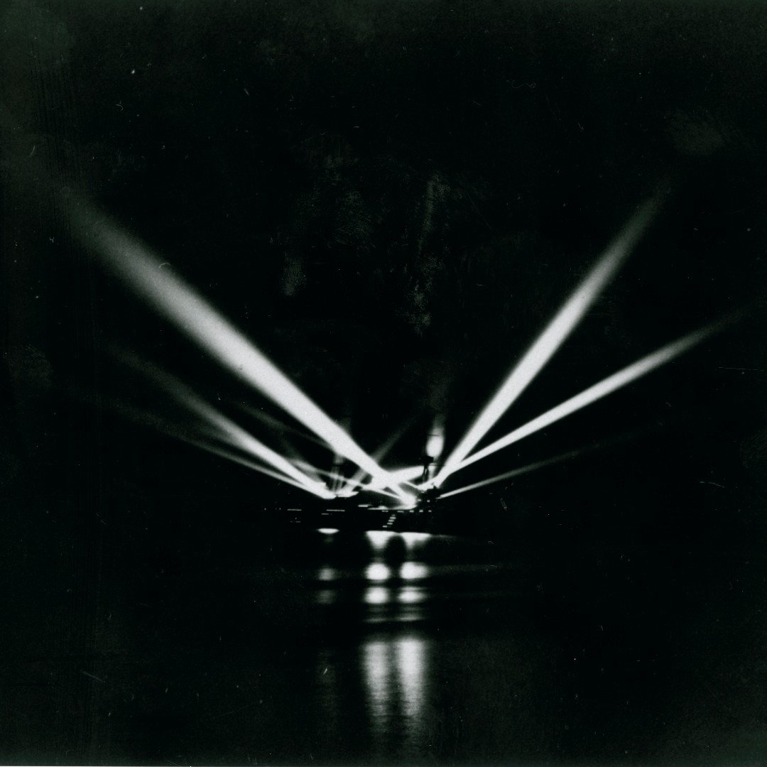 Flashback Friday - this image from the collection shows searchlights from HMS New Zealand c1913 - thought to have been taken during her voyage around New Zealand #NZNavy #history #nightsky
