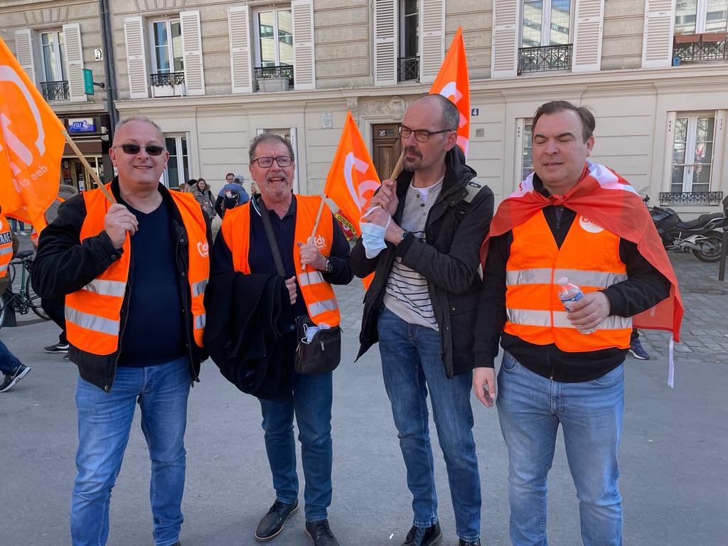 moijesuissympa's tweet photo. Les douaniers du #siffap finances des hauts de france devant #bercy  pour sauver la douane et le pouvoir d achat des douaniers 👍👮‍♂️👮🏿👮🏽‍♀️🧑🏻‍⚕️👩🏼‍💻🧑🏽‍💻🔥 https://t.co/ajZl1yiEVE