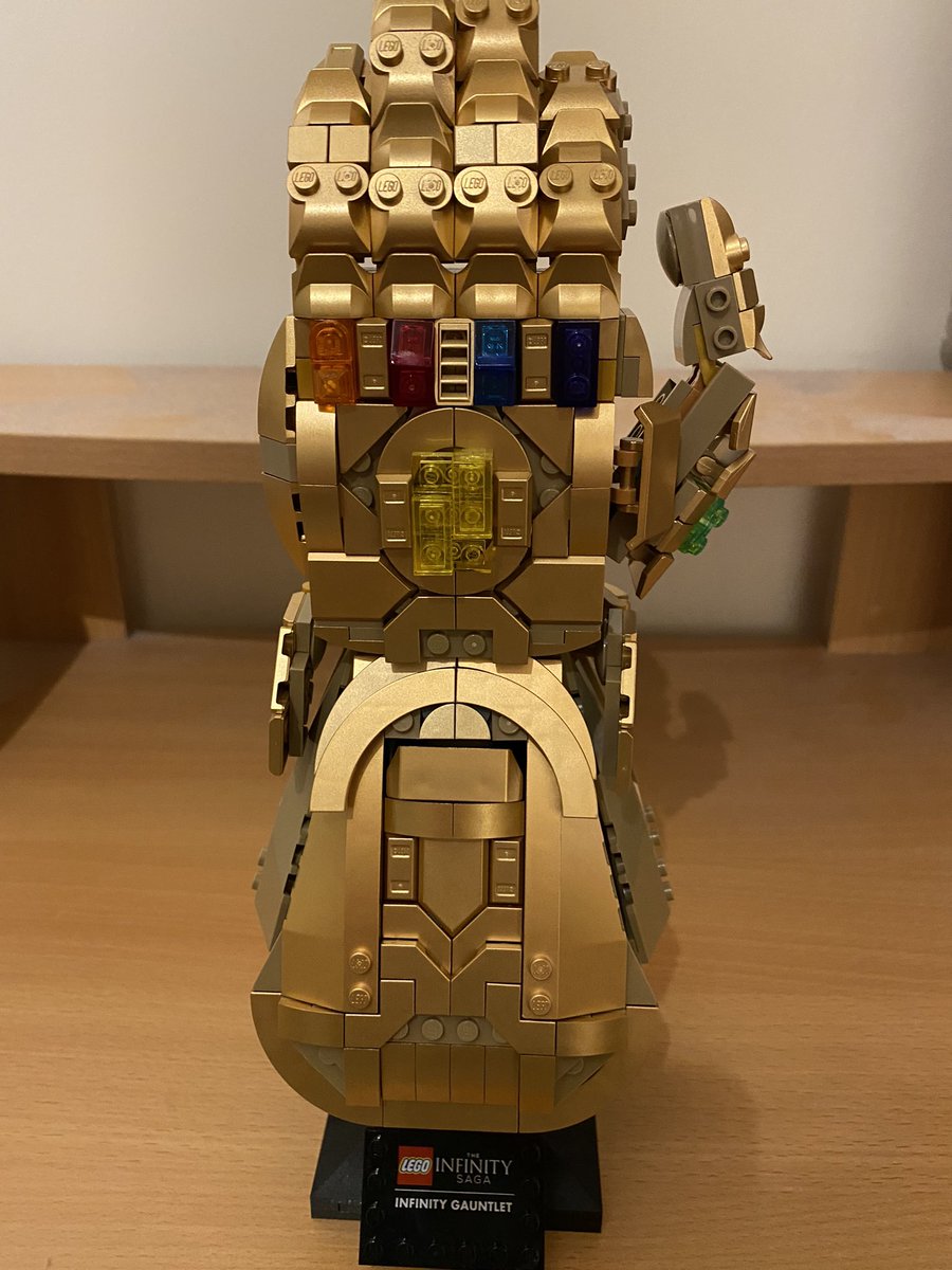 TaylerA84's tweet photo. LEGO Infinity Gauntlet #LEGO #legoinfinitygauntlet #Marvel #infinitywar #hobby https://t.co/C4hR8Ces4Q