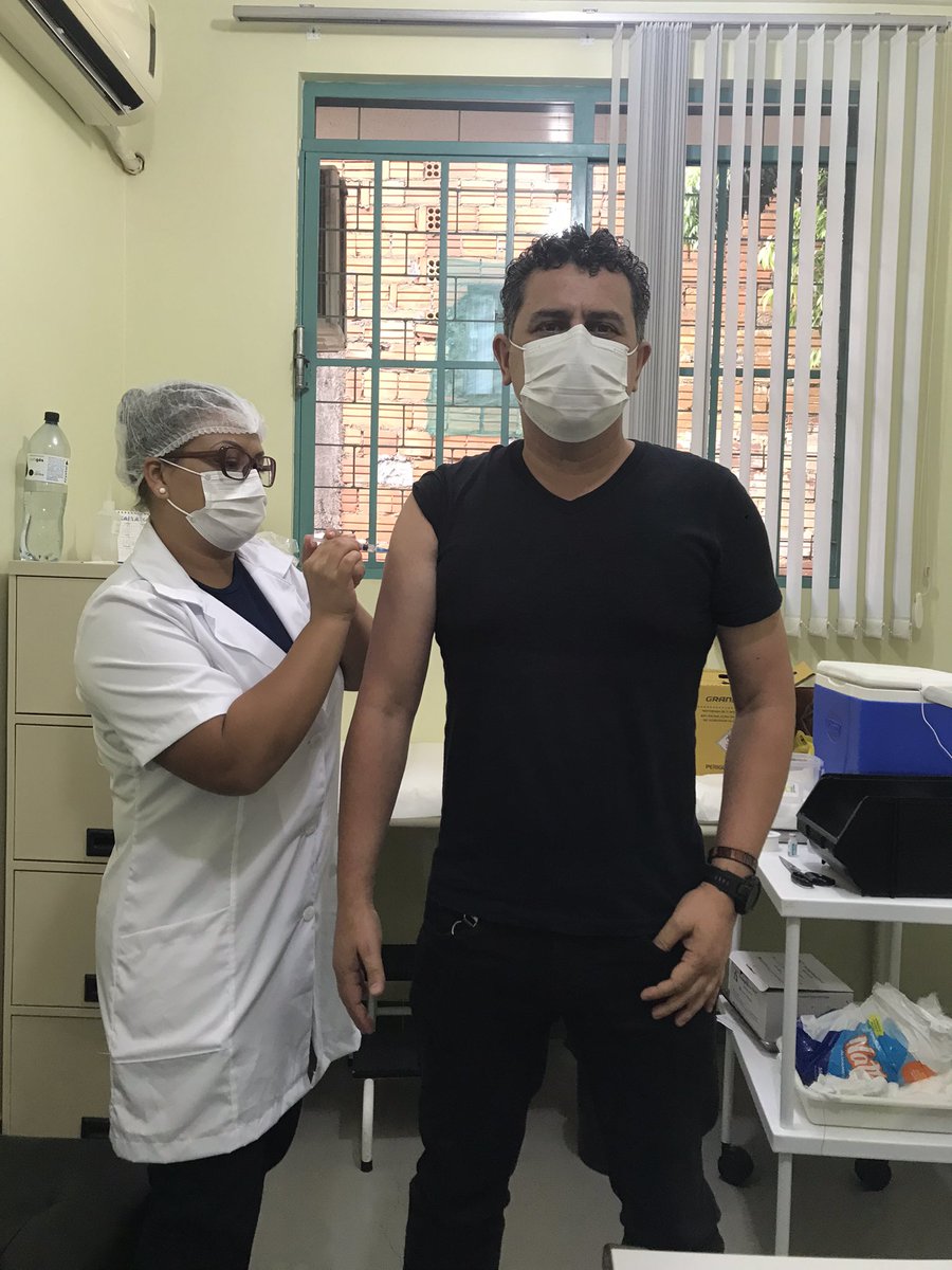 GilmarPiolla's tweet photo. Terceira dose da vacina AstraZeneca no braço. Eu acredito na ciência! Eu acredito nas vacinas! #vivaavida #vivaosus https://t.co/HWHICZlxvj