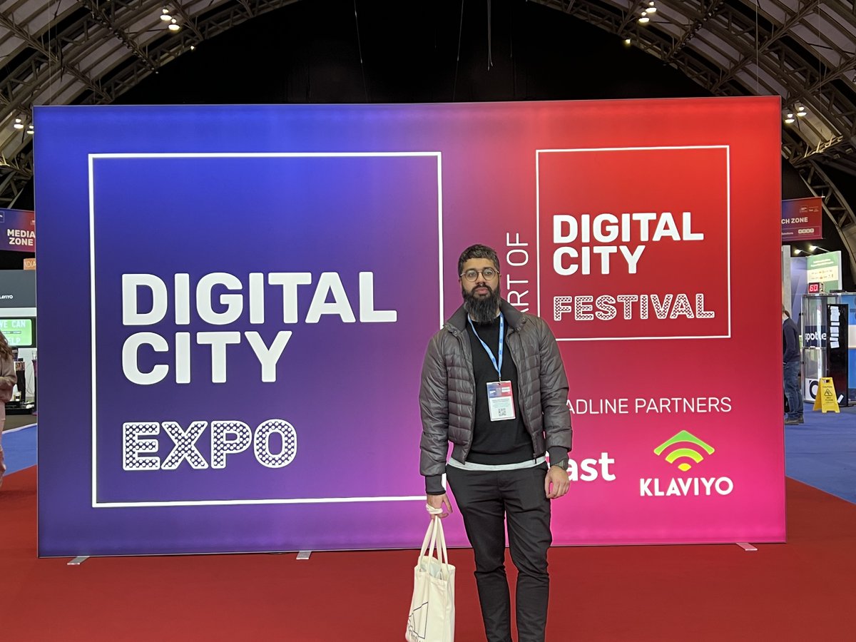 LocumBell's tweet photo. Great day at Digital City EXPO Manchester with some of the team.  

#locumbell #digital #networking #DigitalCity #DCF2022 #softwaredevelopment #locum #pharmacist #optometrist #veterinary #dentistry #peoplemanagement #hrsoftware #hrsolutions https://t.co/tInFMZDg6k