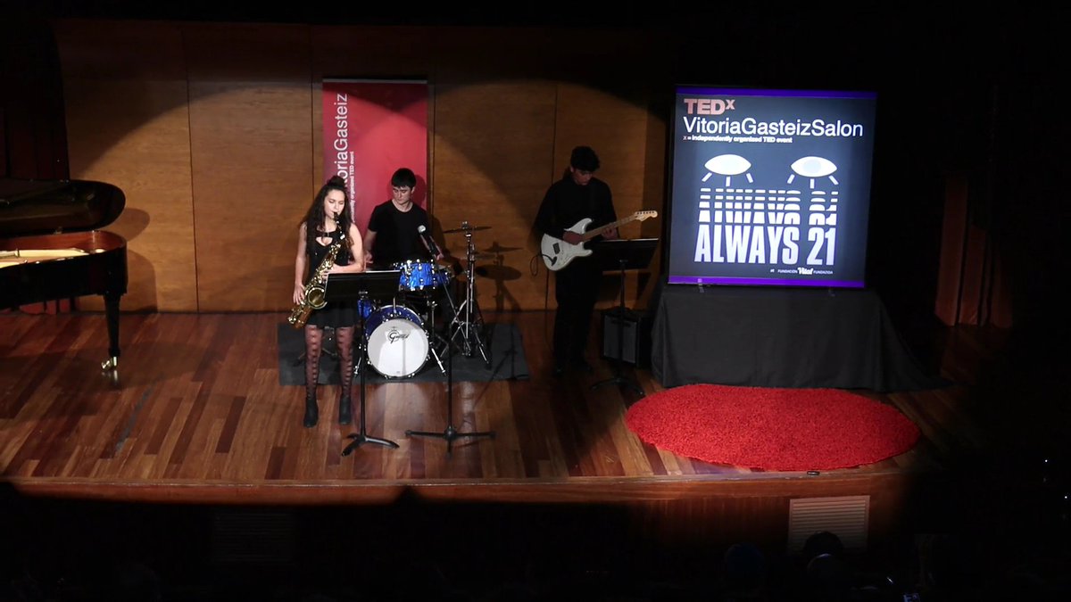 Combo “Y 25”, haciéndonos disfrutar en #TEDxVG #TEDx #TEDxVGSalon #Always21 #TEDtalks #VitoriaGasteiz