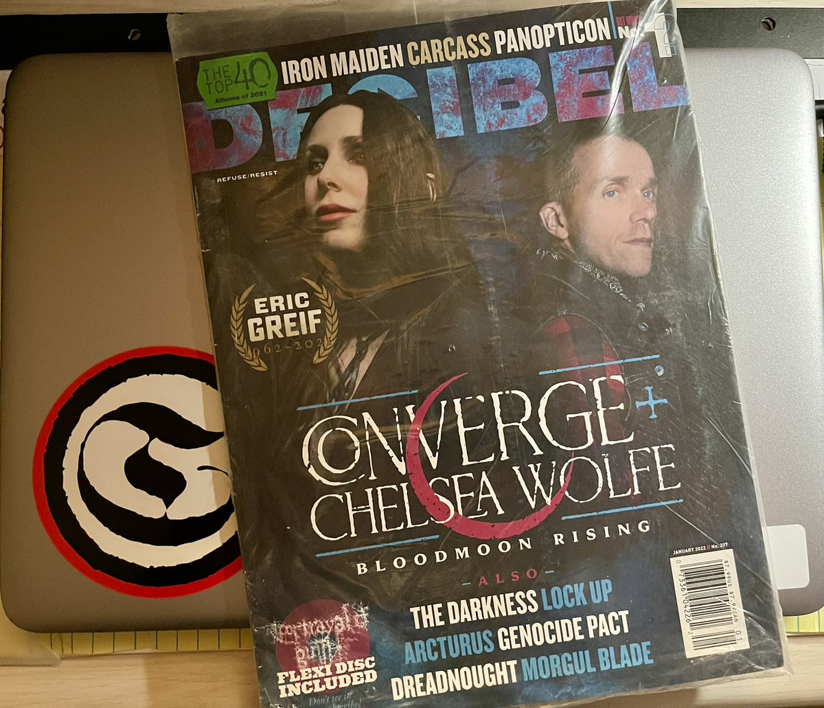 Sweeeeeeeet!!! 

New @dbmagazine issue with @Convergecult & @CCHELSEAWWOLFE cover & story! 

And of course, always reppin’ @deathwishinc at work!  🤘🏼 

#Converge #ChelseaWolfe #BloodMoon