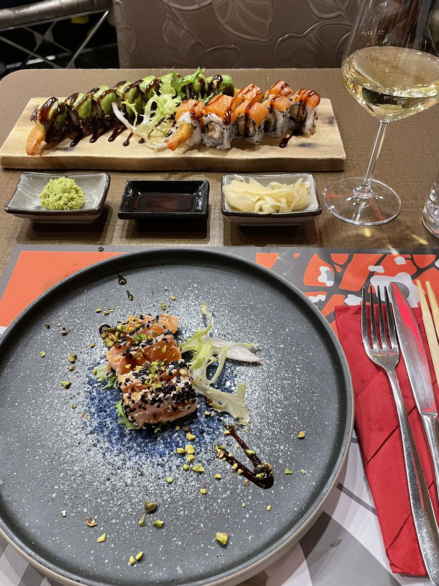 anthonymessinae's tweet photo. Dinner for one please 🍣 https://t.co/fPWpeqlf4Z