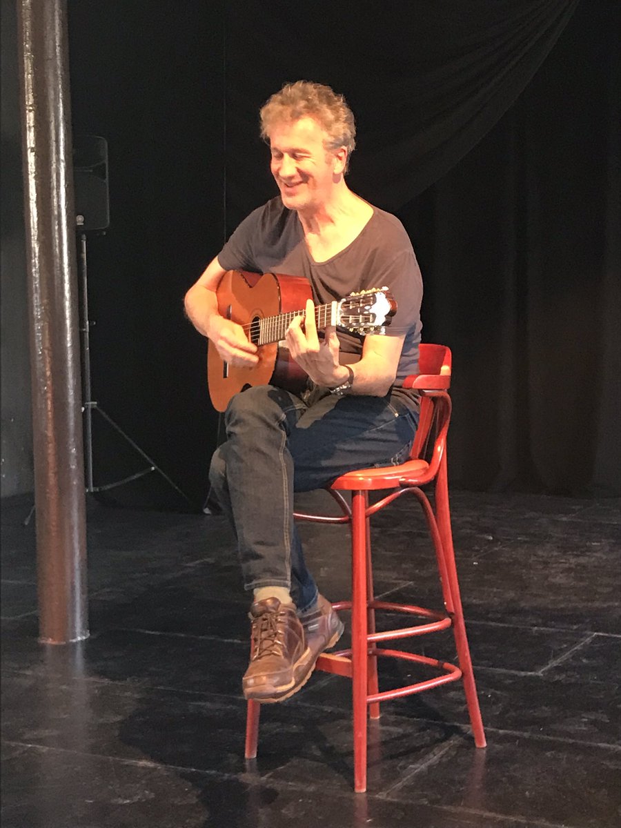 Journée autour de la poésie pour les CPC à <a href="/lafactorie/">La Factorie</a> écrire et lire des poèmes pour bien préparer le #printempsdespoetes. Nouveau projet du groupe MDL : des pistes autour de la poésie en classe pour dépasser le “je copie, j’illustre, je récite”