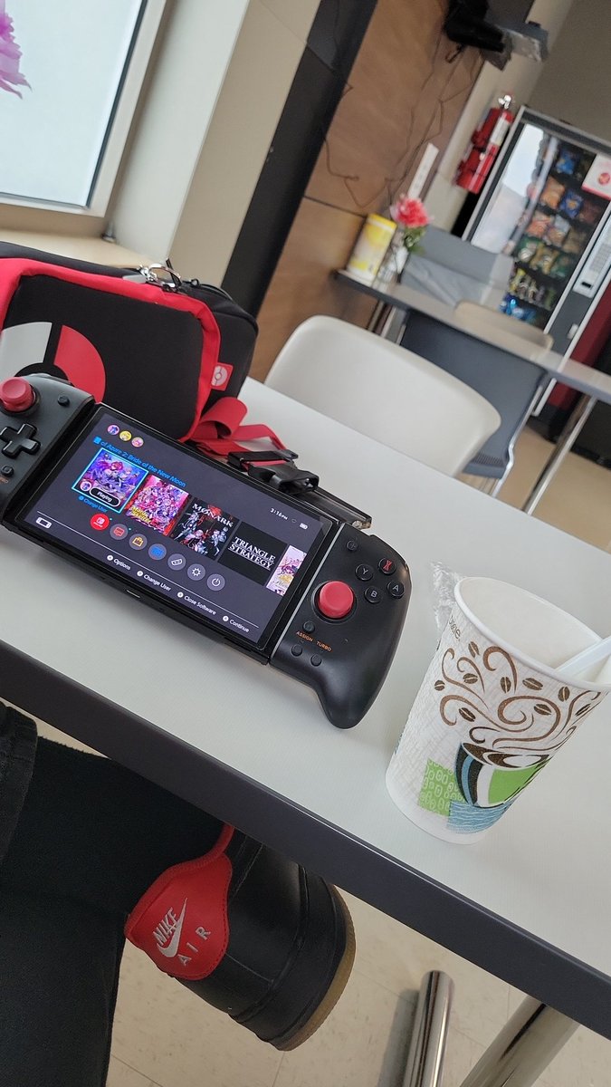 MLGsavy's tweet photo. BREAAAAAKKKKK #NIGHTSOFAZURE #NIGHTSOFAZURE2 #NintendoSwitch #thursdayvibes #Eurovision https://t.co/5xBUkAGu69