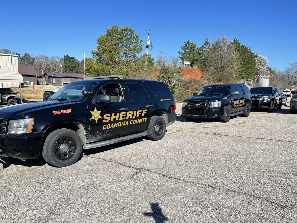 Tupelo PD hosts hosts a K9 training seminar.  Twenty seven teams are taking part. 
See the story on WCBI News and at wcbi.com.