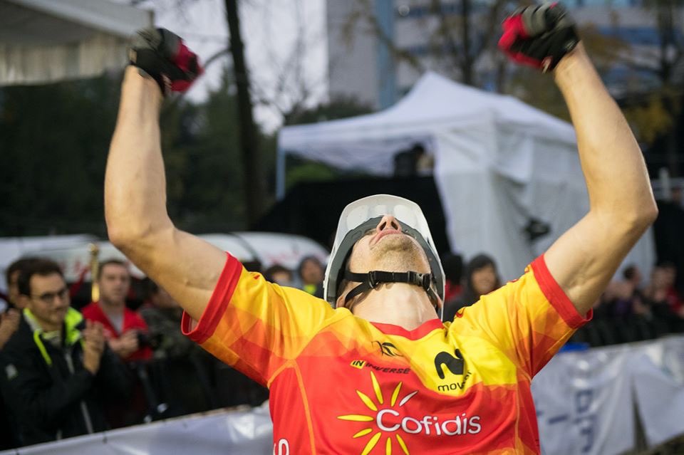 2 urte eta lau hilabete pasa dira argazki hau atera zutenetik, 2 urte luze nire azken lasterketatik, baina jada gorputza eta burua berriz ere indar berritu ditut lehiatzeko asmoz. Bihar bertan Cartagenara abiatuko gara, denboraldiko lehen Espainiako kopa.