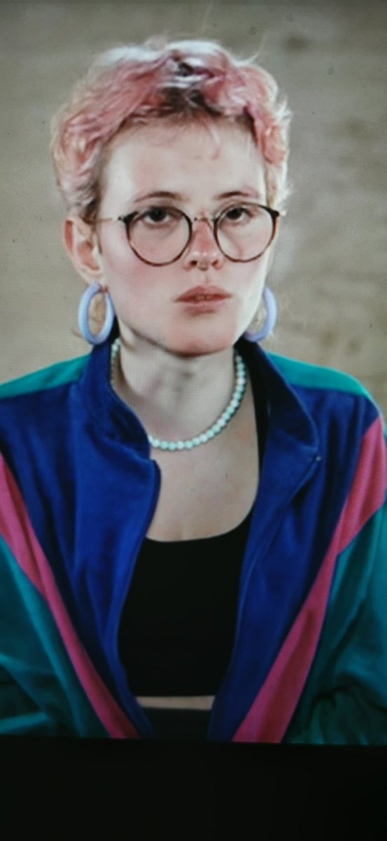 sagittariustea's tweet photo. Wollte doch so gern die Spitzen geschnitten bekommen haben. #GNTM https://t.co/Jkentq6OzX