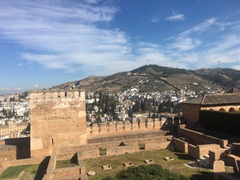 CollegeX2M's tweet photo. L’#alhambra sous un soleil radieux pour nos élèves #ErasmusPlus de #toul collège #croixdemetz. @agenceerasmus #Espana https://t.co/fn4SYMVzUU