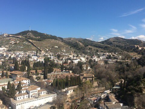 CollegeX2M's tweet photo. L’#alhambra sous un soleil radieux pour nos élèves #ErasmusPlus de #toul collège #croixdemetz. @agenceerasmus #Espana https://t.co/fn4SYMVzUU