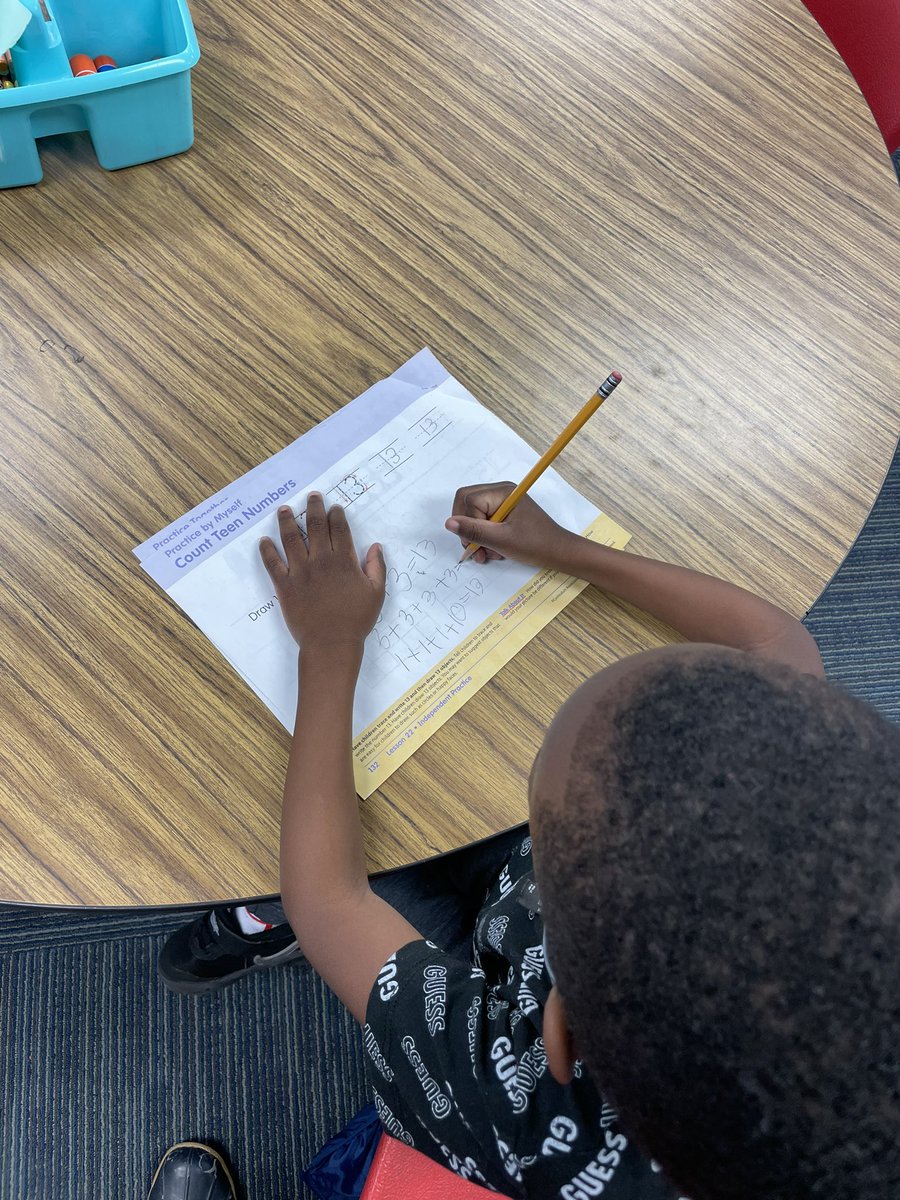 mschamberlain18's tweet photo. My little kinders @SBESPirates are showing off their knowledge of teen numbers!! #lovemyjob https://t.co/1NhokEbsme