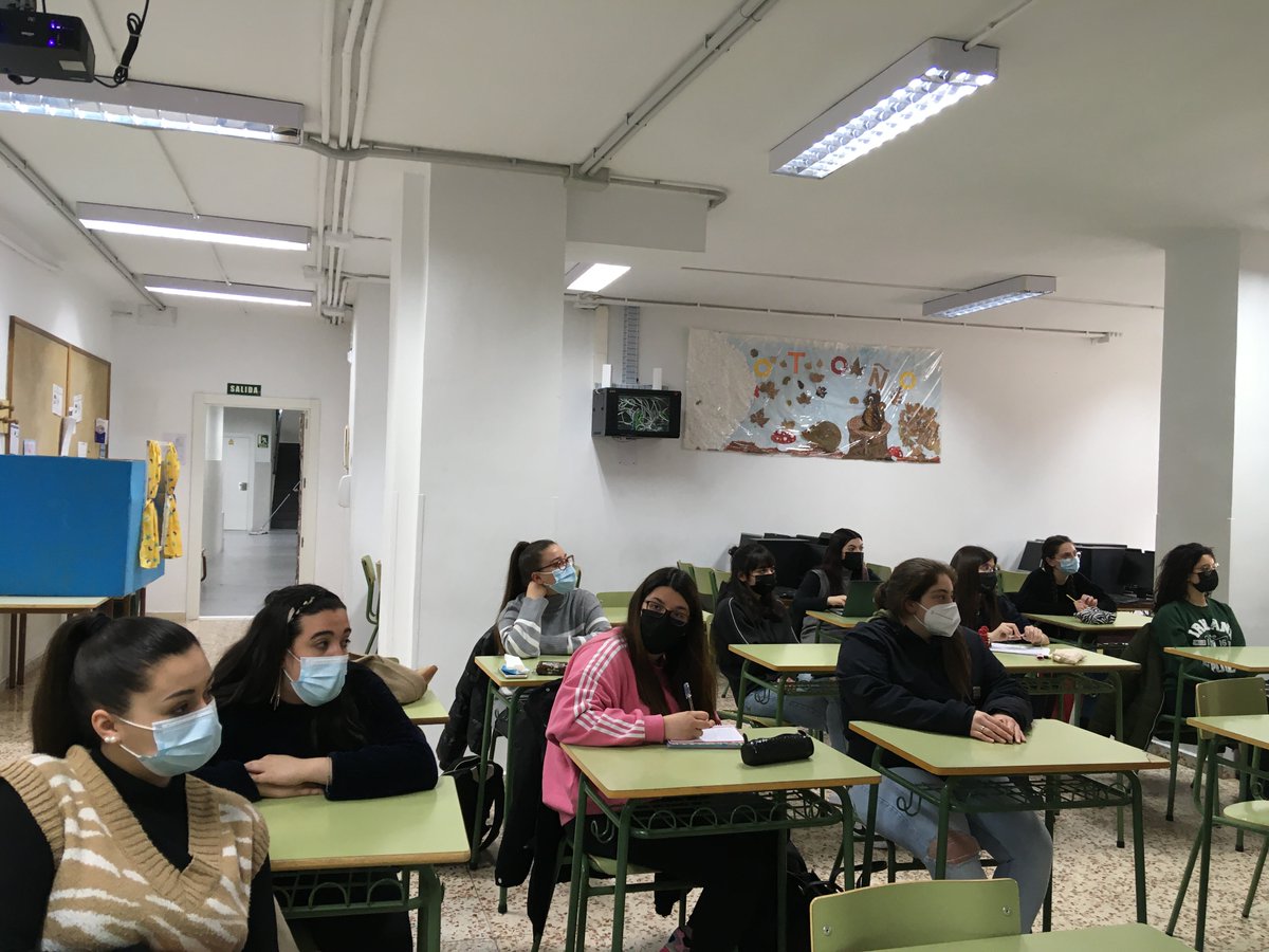 gregorioferva's tweet photo. Esta semana, en #1ºEducaciónInfantil, recibimos a Susana,de la Escuela Infantil "La Cometa",que ha venido a contarnos la importancia de la estimulación rítmico musical en esta etapa y su impacto en el desarrollo de los niños y niñas.¡Gracias por compartir tu experiencia! #EDIN_GF https://t.co/oDdIdDOTwZ
