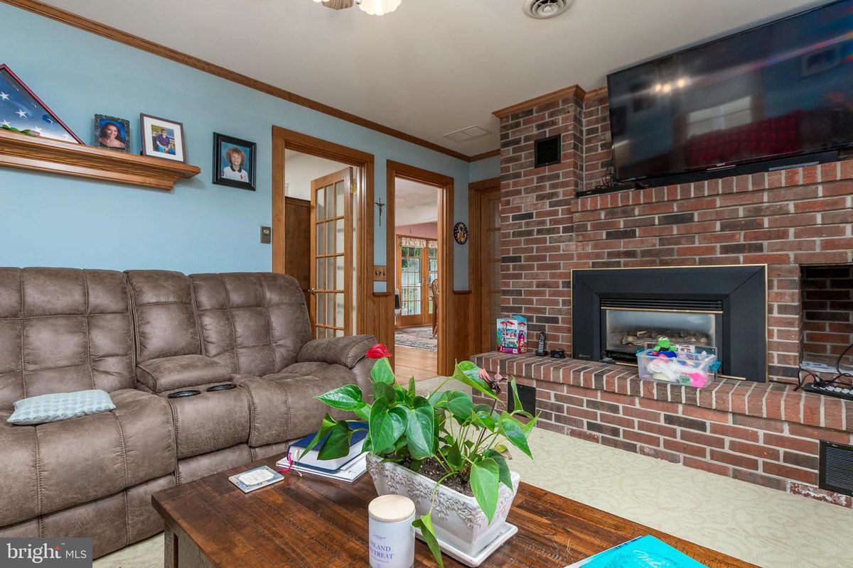 FOR SALE! 🏡💰

📩 Message us here for info and showing: easternshoreproperties.net/contact
Or call 📲 Michael Moore at (410) 726-8829.

#forsale #singlefamilyhome #newarkmd #OceanPines #BerlinMD #realestate #easternshoreproperties #kellerwilliams #themooreteamofkellerwilliamsrealty
