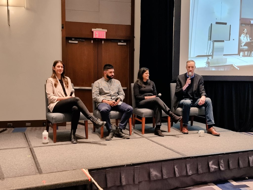 ThePWorld's tweet photo. Great panel on tech comms &amp; crisis communications in 🇨🇦 with Cam Gordon from Twitter, Ashley Mossman from Pinterest, Fatima Reyes from ecobee &amp; Haseeb Khawaja from the DMZ.
#ccbc16 https://t.co/hzo1yLoRXm