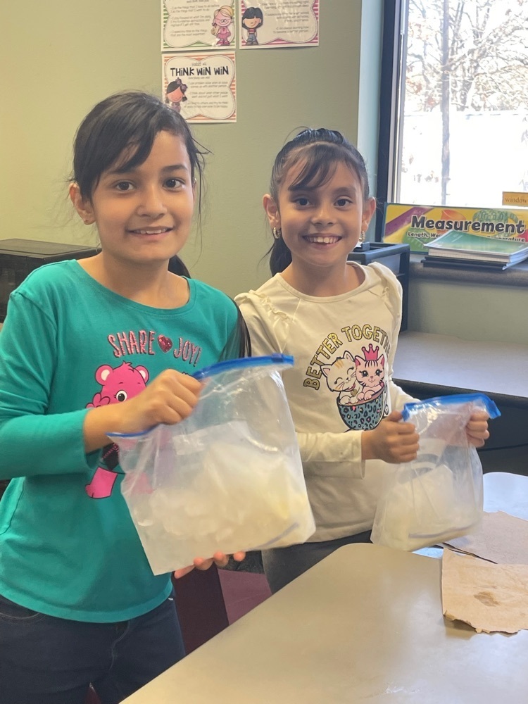 RameyTylerISD's tweet photo. Students in Mrs.Chavez class reviewed capacity with an experiment today! What a tasty lesson 🍦 #mathandscience #work4win https://t.co/iLpgemmqQT