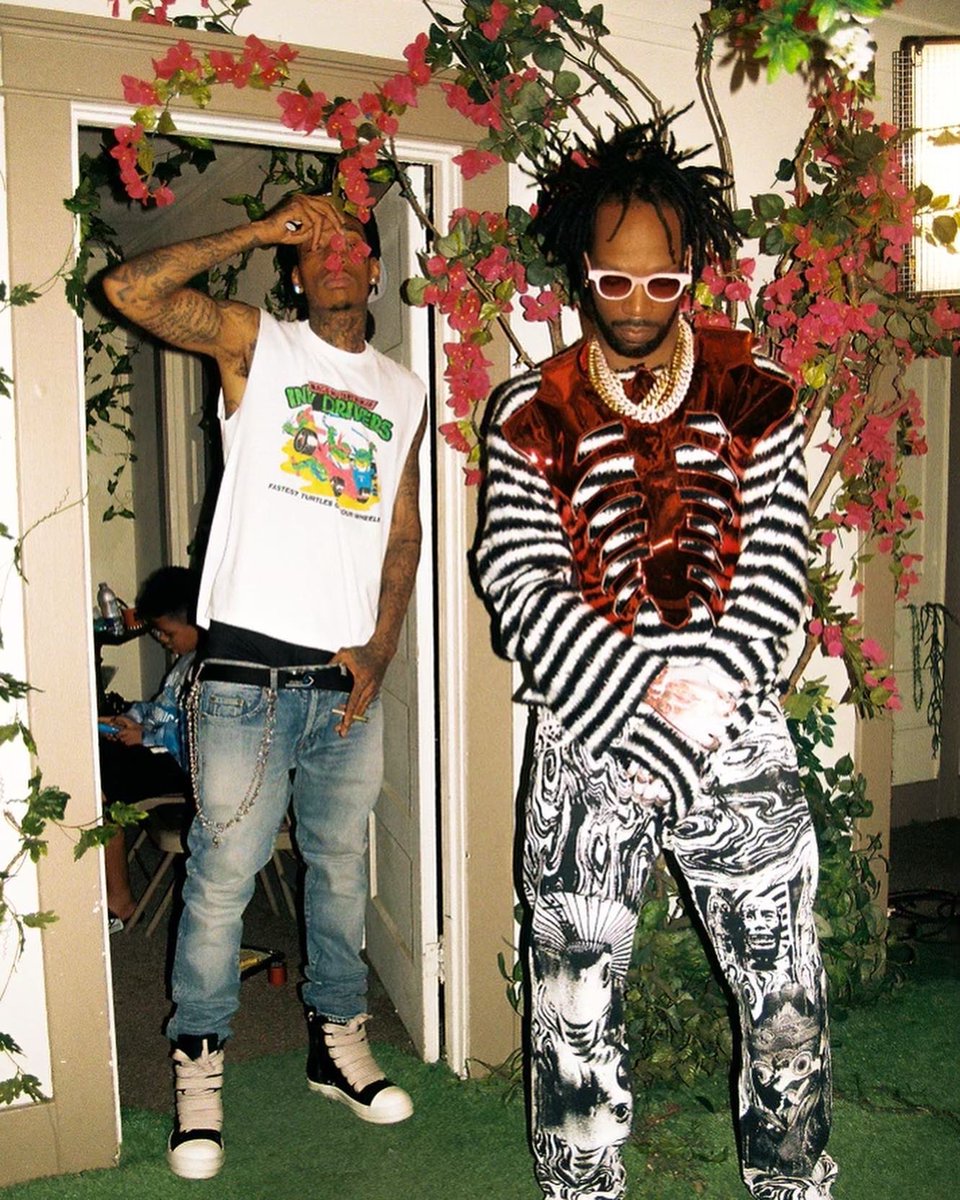 therealjuicyj's tweet photo. $500k or smoke out with me &amp; @wizkhalifa ? https://t.co/Kvh8gDGeSI