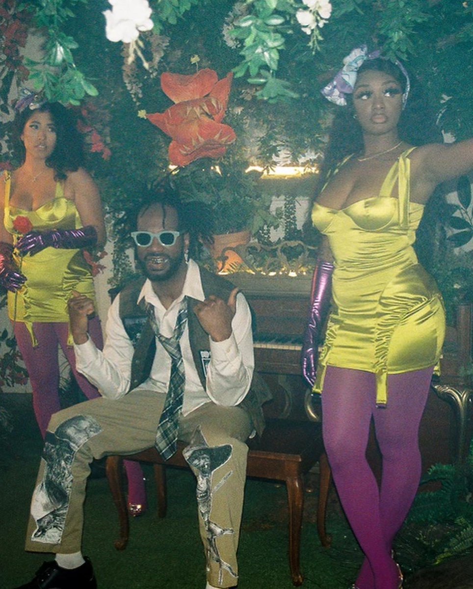 therealjuicyj's tweet photo. $500k or smoke out with me &amp; @wizkhalifa ? https://t.co/Kvh8gDGeSI