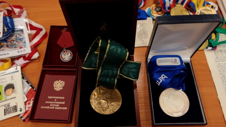 Именитые спортсмены встретились с маленькими жителями Химок 
himkismi.ru/news/sport/ime…
#химки #химкисми #новостихимки #химкитв