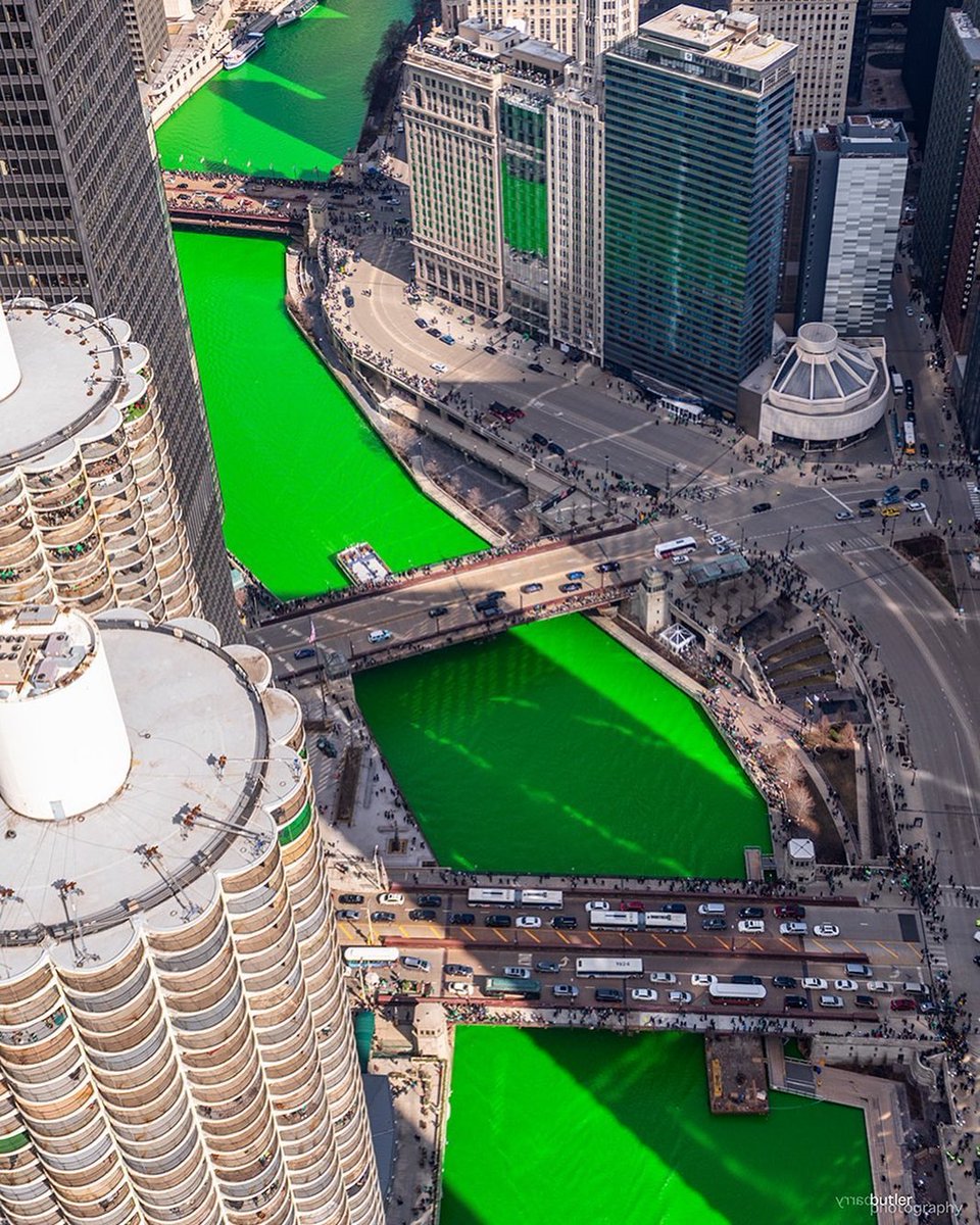 ChooseChicago's tweet photo. The countdown is on. 🍀 Drop your favorite GREEN emoji if you're ready to see the Chicago River go green on Saturday!

📸: @barrybutler9

#CaptureChicagoExcitement https://t.co/xQQPfisttk