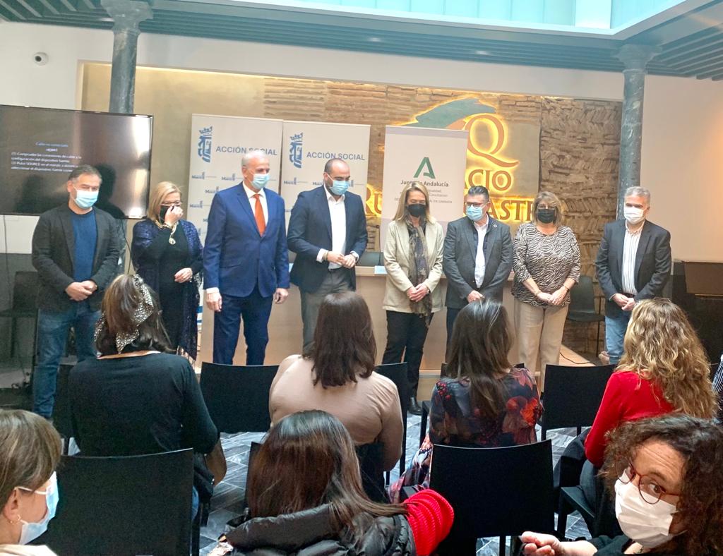 PacoVidalMazo's tweet photo. Hoy en @aytomotril con @dasalmes    y @MMontalvoCs presentado a los Servicios Sociales Comunitarios la #IPII, la nueva prestación que sustituirá a la #RMISA
Gracias por vuestras aportaciones !!
@IgualdadAND 
@RocioRuizDom https://t.co/MChdSjLXNW