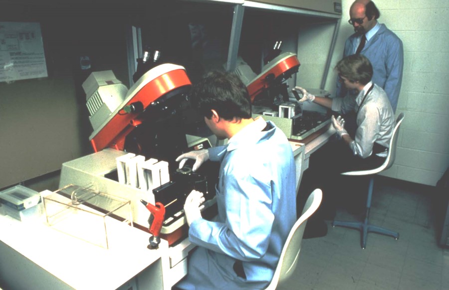 _RITEngineering's tweet photo. #TBT: Dr. Lynn Fuller teaching a lithography class circa 1982. At that time, RIT was the only university in the nation to offer lithography classes. #microelectronicengineering #microe #RITengineering 1/2 https://t.co/giDCoSYu4F