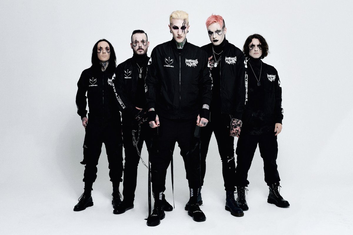 MIWband's tweet photo. CYBERHEX. TOMORROW. https://t.co/YJN9j6lOfI

Photo by @rockcandyphoto1, Chris' makeup by @eknmakeup. Band makeup by MM Custom Art (https://t.co/6RcgaUDJ6l) https://t.co/P6S74A15MT