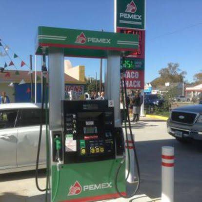 rocionahle's tweet photo. La @CRE_Mexico ; @Profeco ;@SENER_mx y @SATMX  trabajamos en conjunto para supervisar los precios de los combustibles en las estaciones de servicio en todo el país.
En 🇲���� gracias a la política energética implementada, no se tendrá aumento considerable en los precios.
@GobiernoMX https://t.co/BkmLkqxZxi