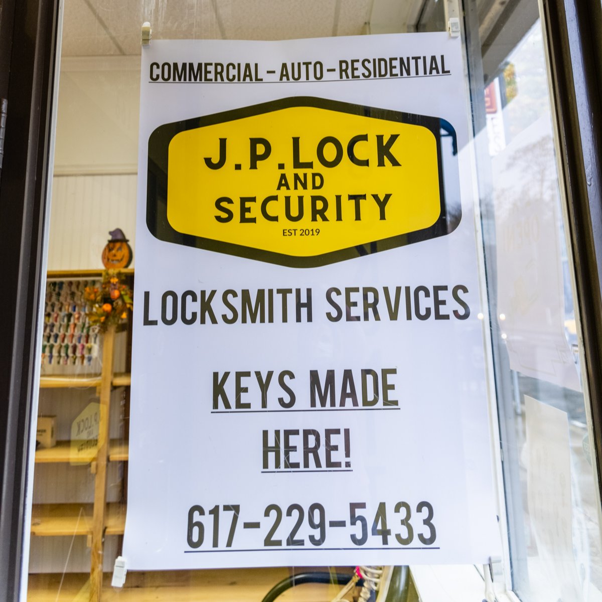 jplockshop's tweet photo. With us on your side, a helpful hand is just 10 digits away: (617) 229-5433. #locksmithskills #lockrepair #jplockandsecurity https://t.co/AZCazpHKPA