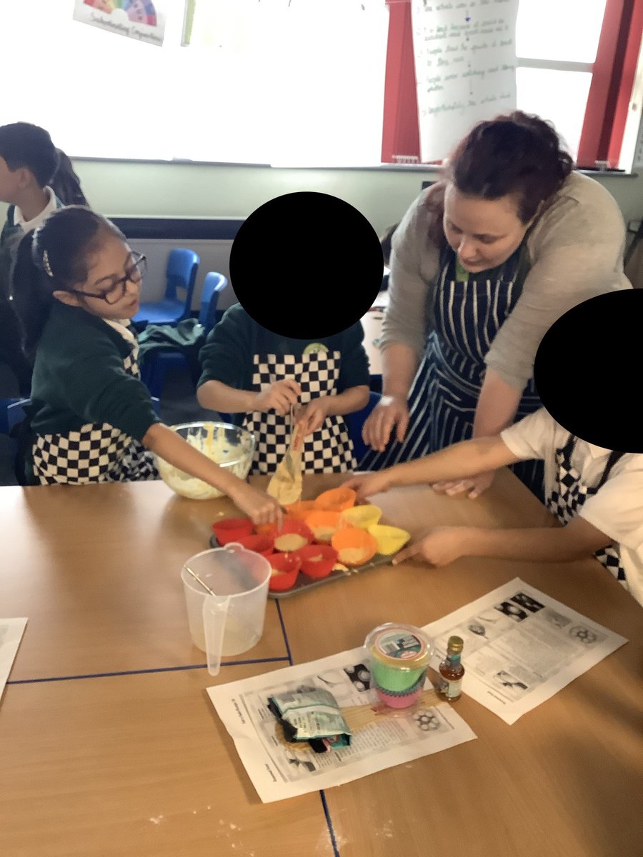 ZaytounaS's tweet photo. Year 3 had an amazing time baking cupcakes today as part of our Seasonal Foods unit in DT. We canโt wait to decorate them tomorrow! #readysetbake #bakeoffherewecome https://t.co/sQug7ZDKSZ