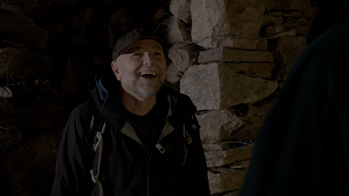 CynefinS4C's tweet photo. Pwy sy'n diddanu @DrIestynJones fan hyn? Gawn ni weld ar Cynefin Dyffryn Tanat nos Fawrth nesa' am 21:00 @S4C @rondomedia #dyffryntanat #cyfresnewydd #sycharth 

What has tickled Iestyn? Find out on #Cynfins4c on #Tuesday at 21:00 on #s4c #TanatValley #jokes #powys #harps https://t.co/YWznMxLGyS
