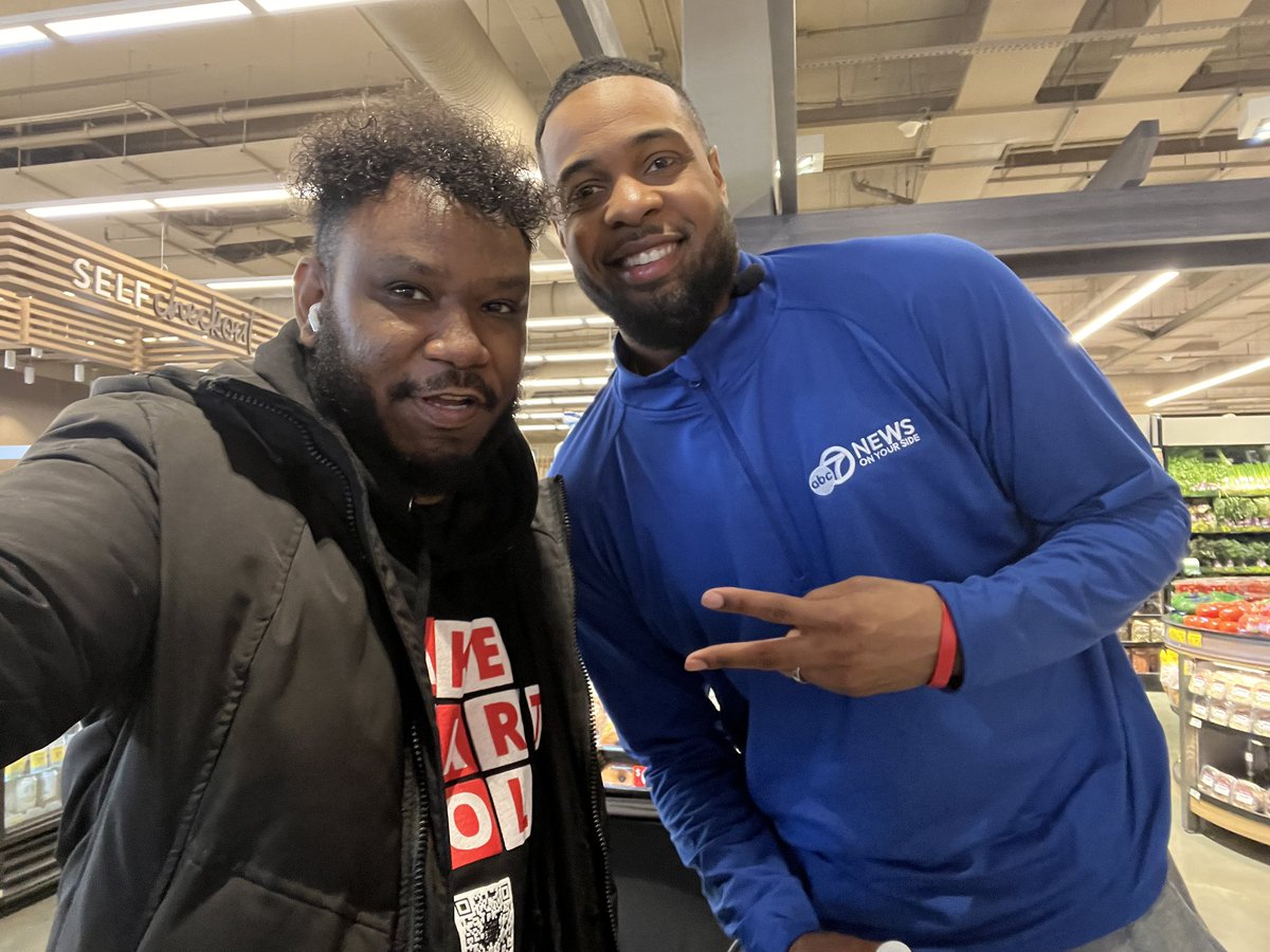 WashInformer's tweet photo. Our photographer @AnthonyTilghman live at the #kickhunger @Safeway Food race to support @foodbankmetrodc with @GaryClarkInc @WPGC @7NewsDC https://t.co/r41GYRCATU